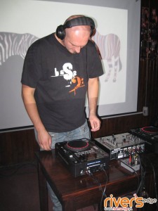 DJ Skipp za konsoletą
